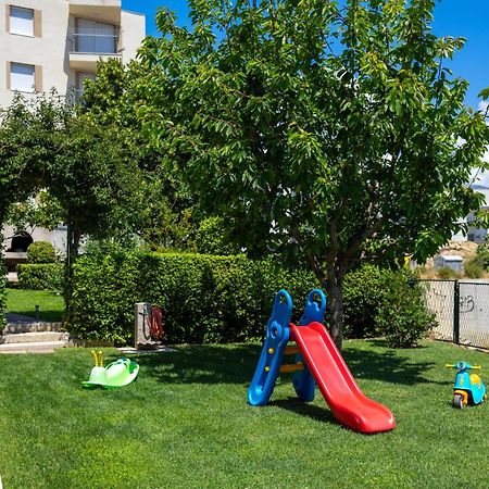 Sunny Garden A2 Apartment Split Exterior photo
