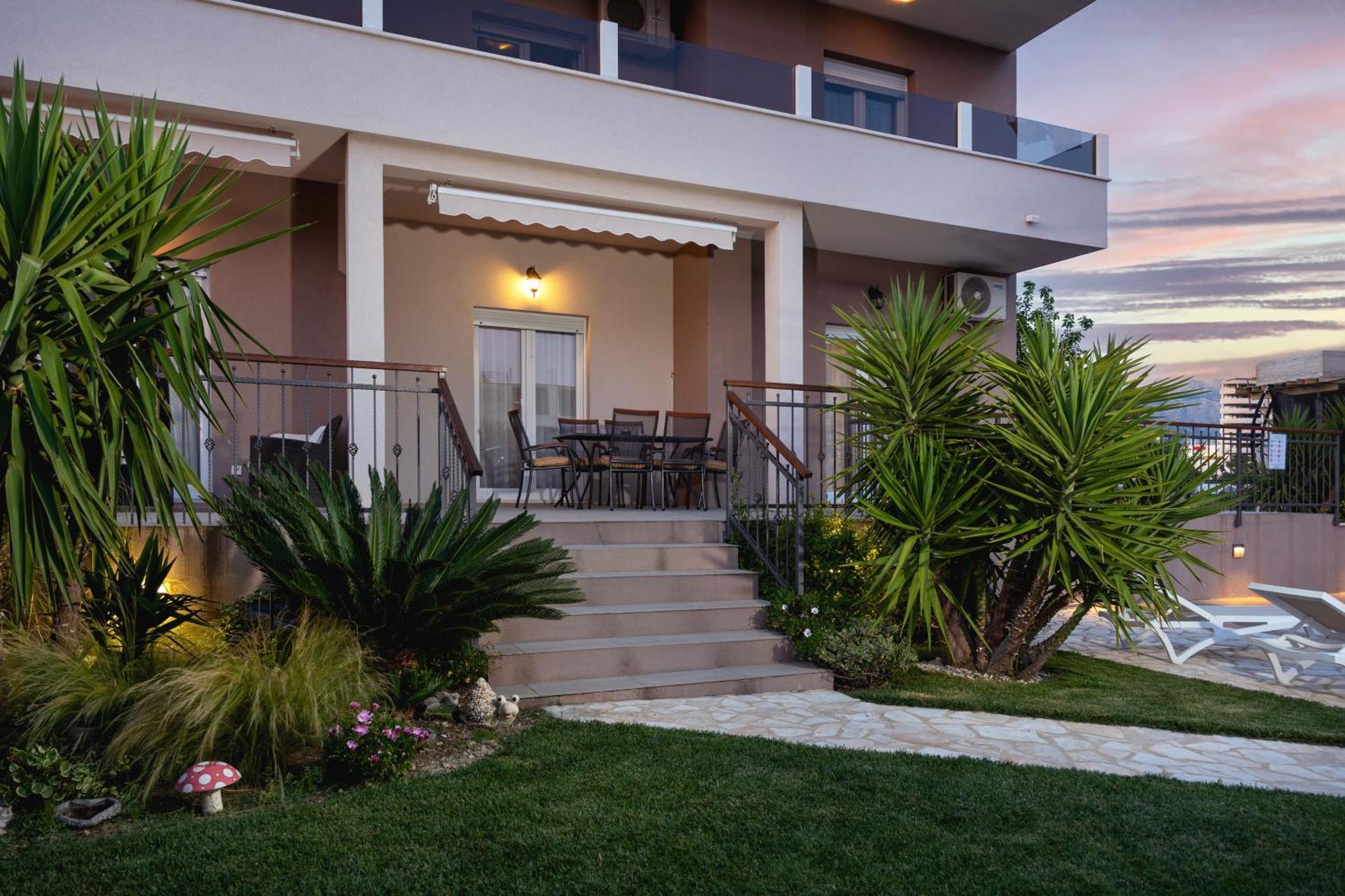 Sunny Garden A2 Apartment Split Exterior photo